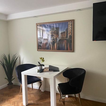 Schick Hamburg Apartment เกสทาคท์ ภายนอก รูปภาพ