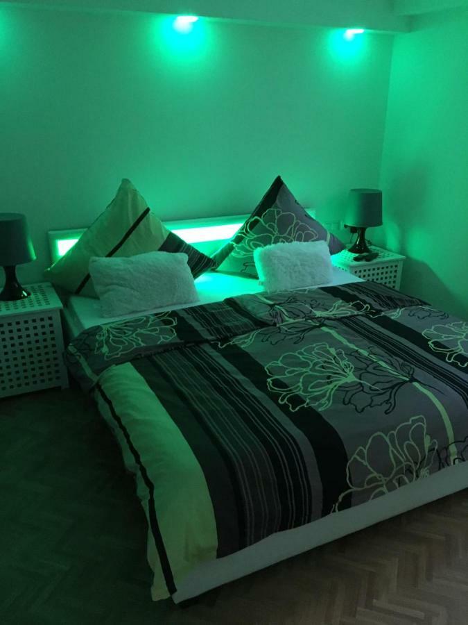 Schick Hamburg Apartment เกสทาคท์ ภายนอก รูปภาพ